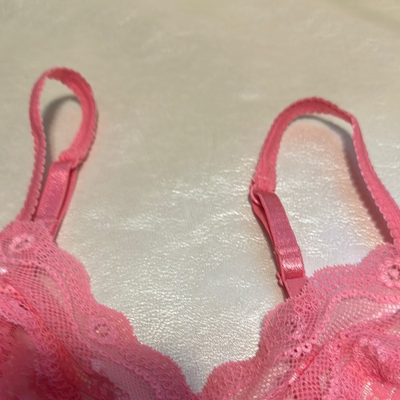 Vibrant Pink Lace Wireless Bra with Soft Cups - Picture 3 of 6